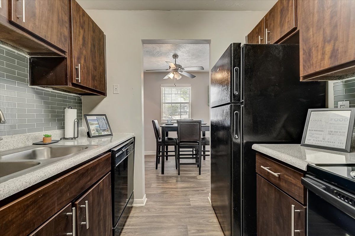 WatersEdge Denton Apartments – photo 2