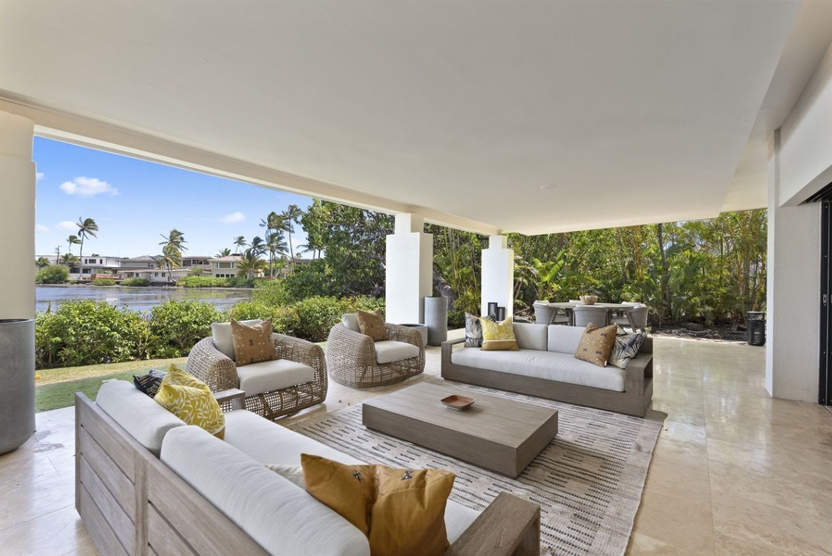 Honolulu Lagoonfront Villa – photo 2