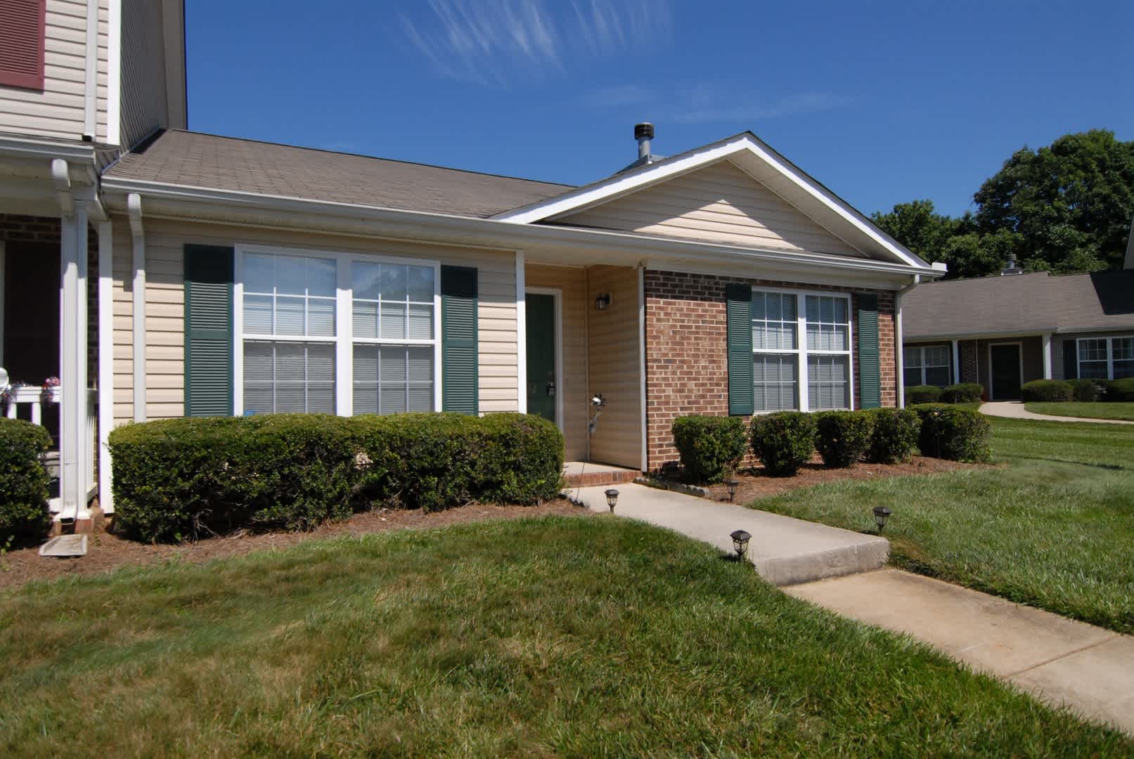 Charming 3 bedroom 2 bath Townhouse w/ fenced in yard located off Guilford College Road! – photo 2