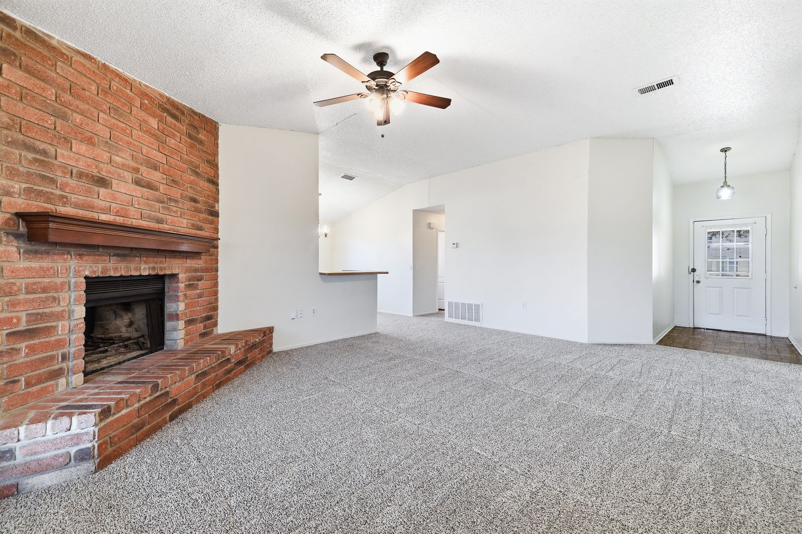 Beautiful Brick Front Home With Spacious Living Areas Private Backyard – photo 4