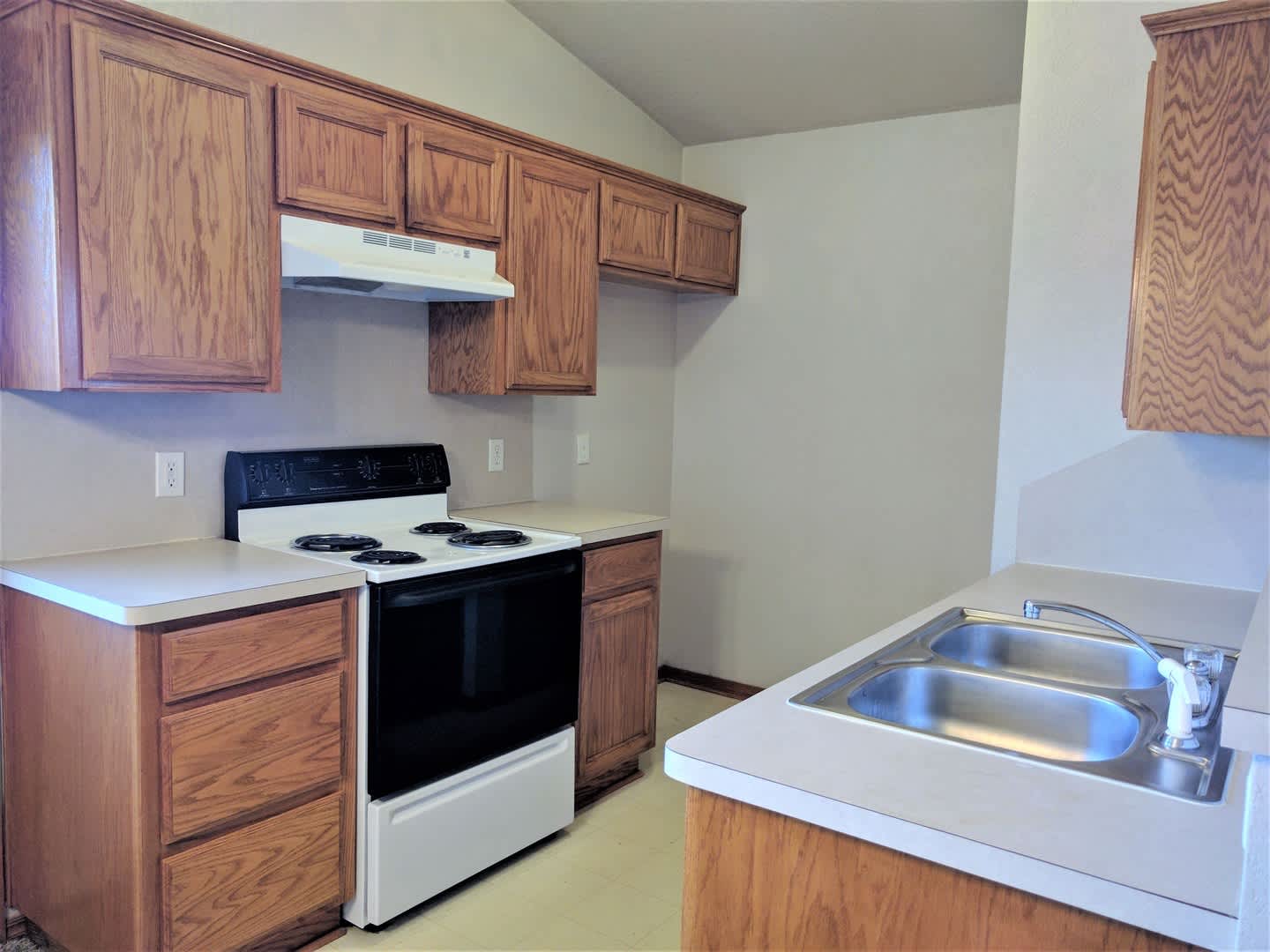 2821 East Lake Dr Norman 3 Bedroom 2 Bath 2 Car Garage – photo 4