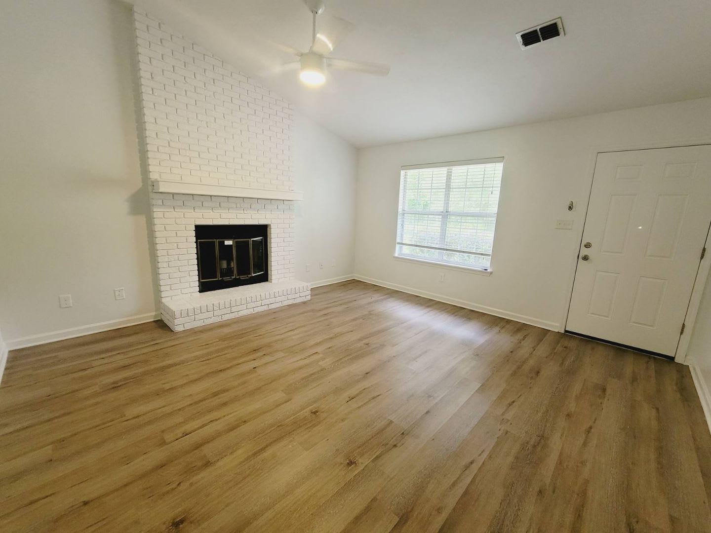 Gorgeous Se 2 2 W Huge Yard Deck Washer Dryer New Paint Lawn Maint Inc Avail Now For 1500 Month – photo 5