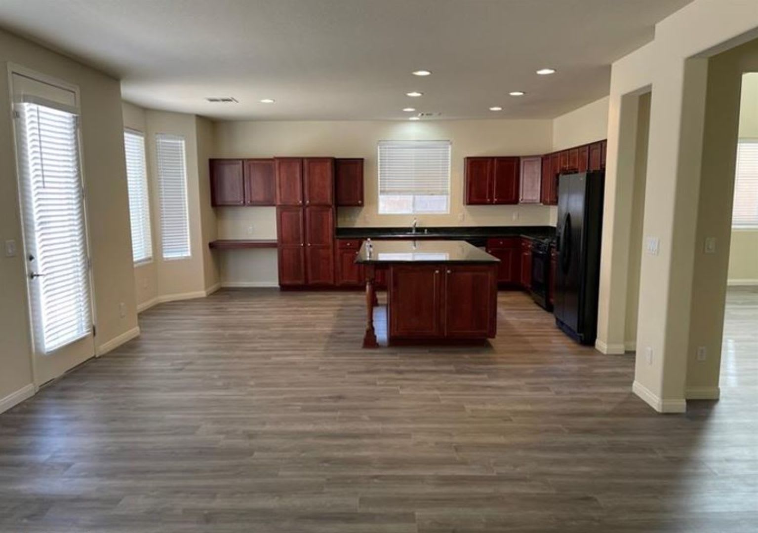 500 Off Move In By 09 04 2026 Spacious 4 Bedroom Home With Resort Style Amenities In Guard Gated Rhodes Ranch – photo 5