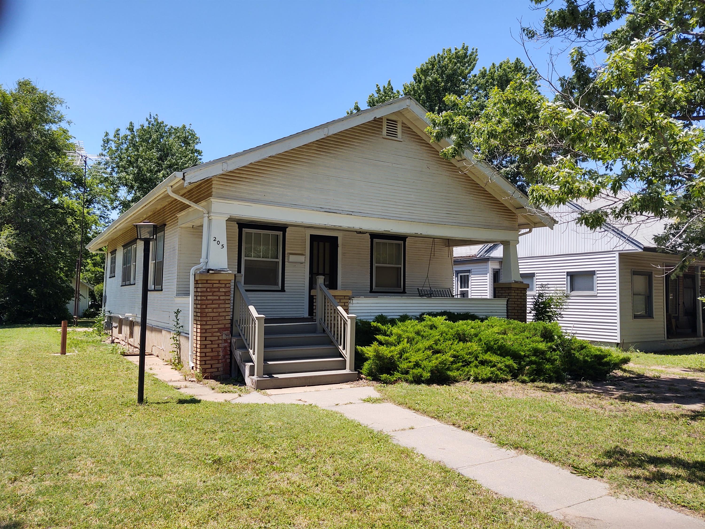 205 North Park Avenue – photo 1
