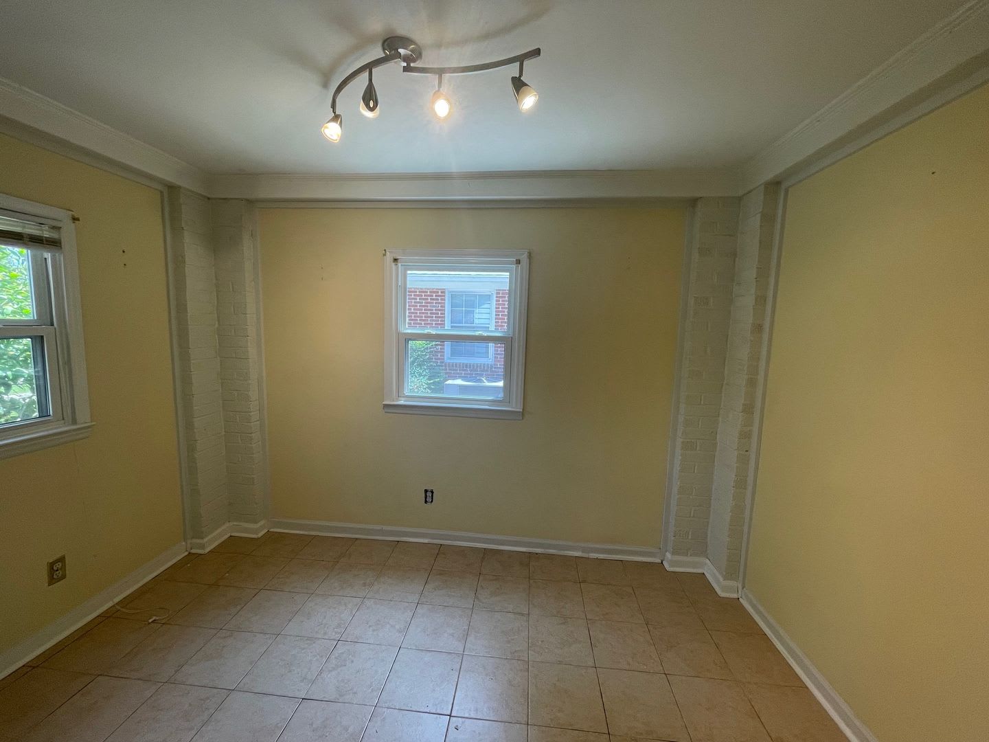 2 Bedroom 1 Bath Bungalow in Rosewood – photo 4