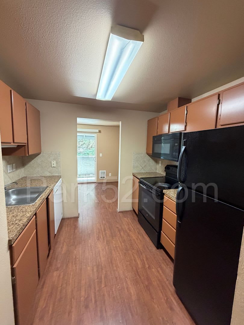 1st Full Month Free! Puyallup Area 2 Bedroom 2nd Floor Apartment – photo 4