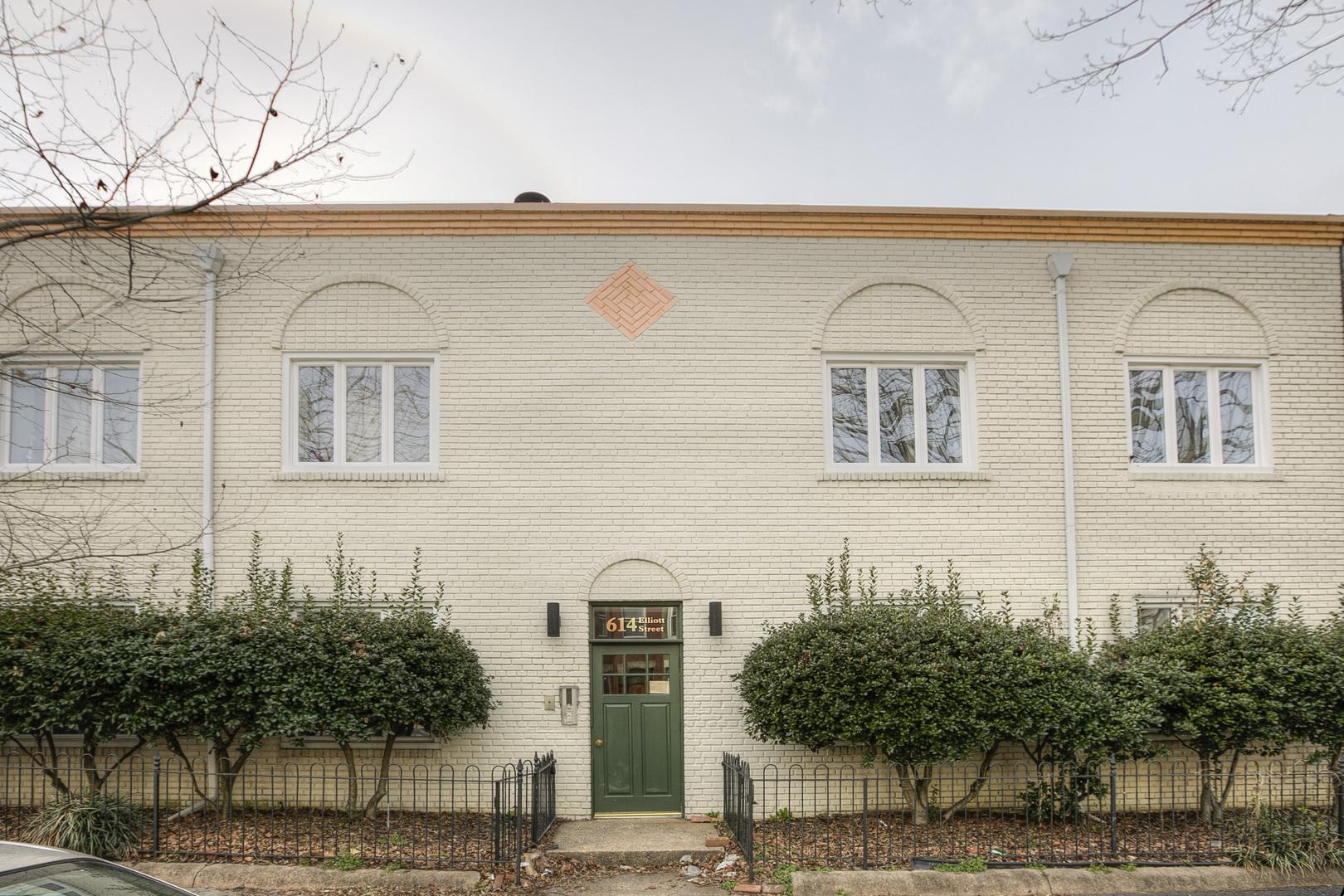 Lovely Lofted H Street Condo + Parking! – photo 2