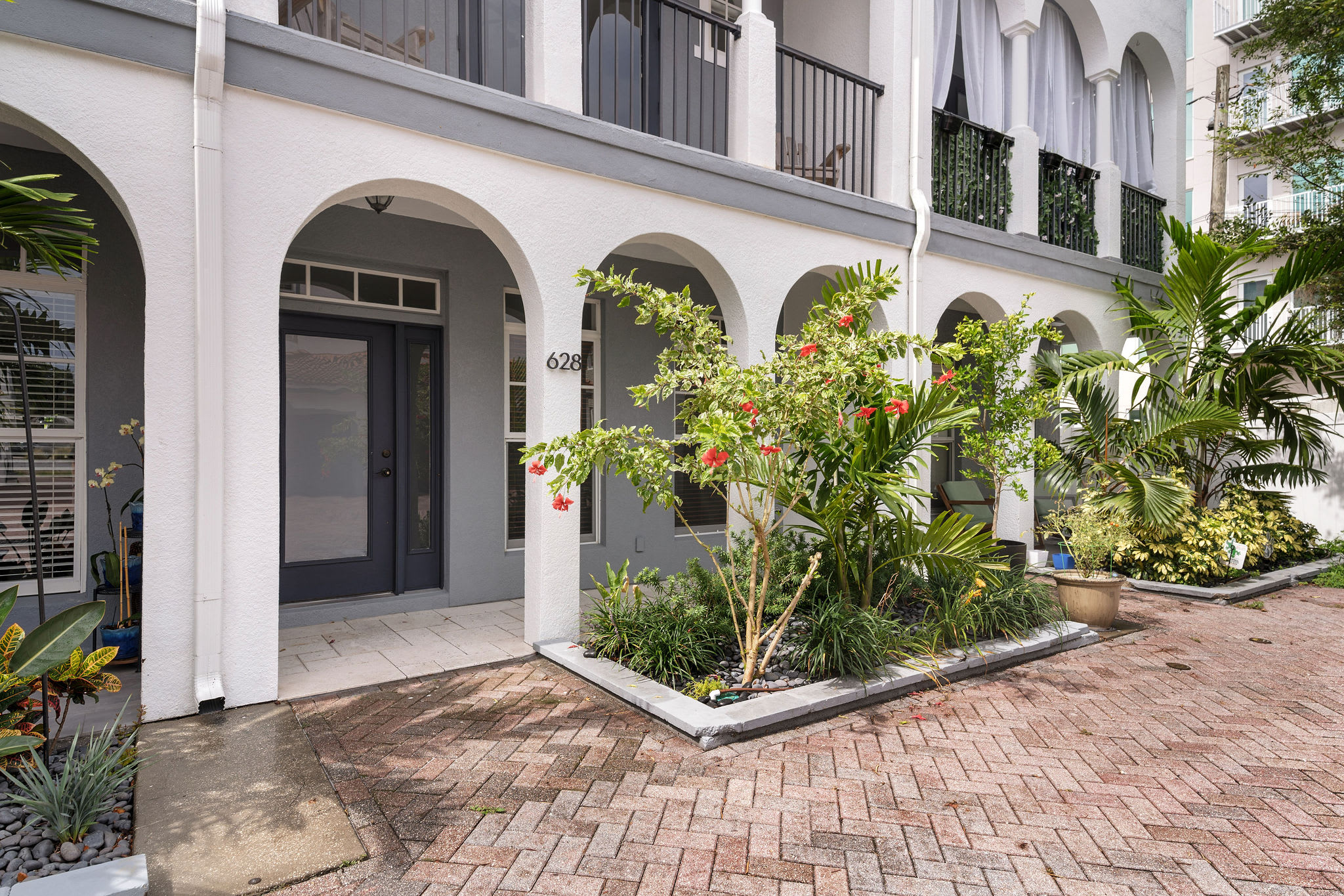 628 3rd Ave S – photo 1