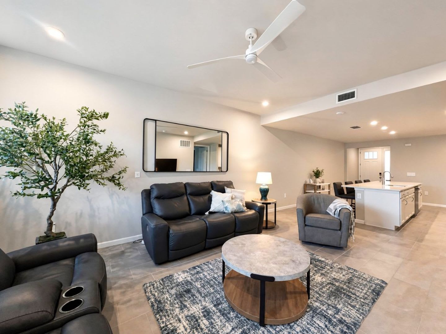 First-Floor Condo 2/2 in Bayshore Arts District – photo 3