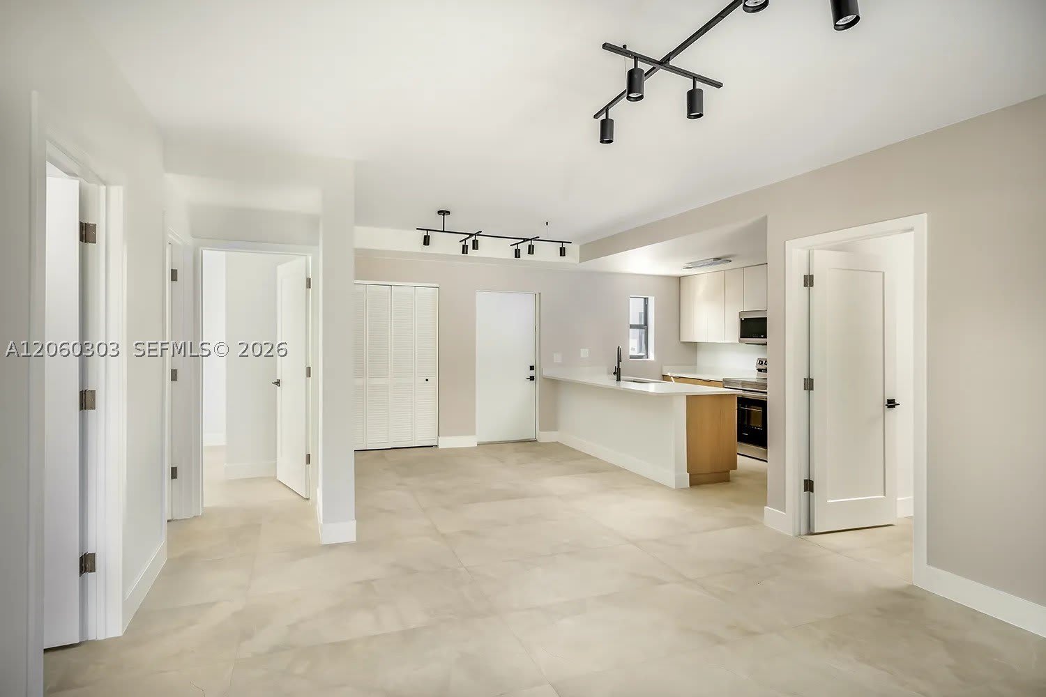 5423 Ne Miami Ct – photo 4