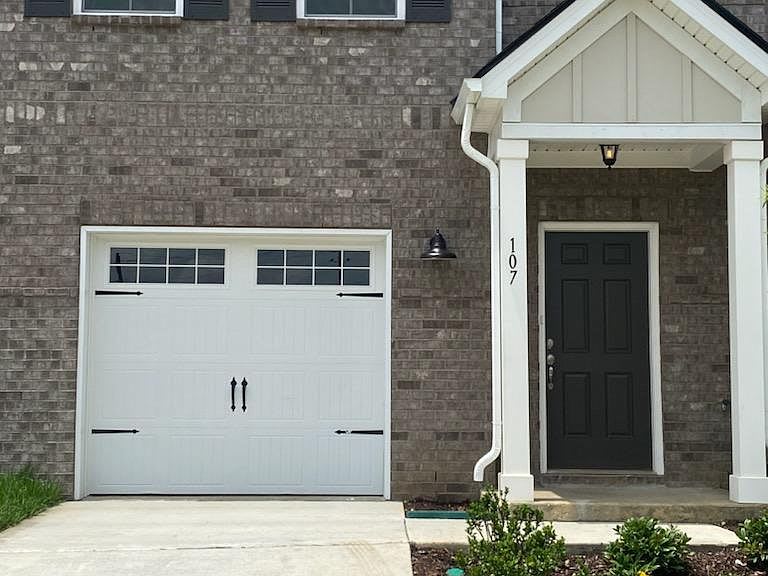 107 Brighton Lane – photo 1