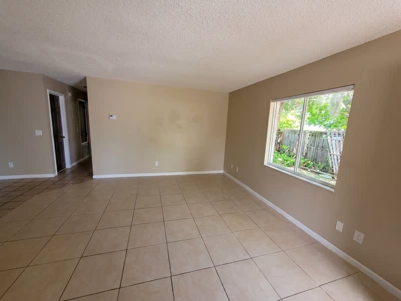 5523 Lehigh Avenue – photo 2