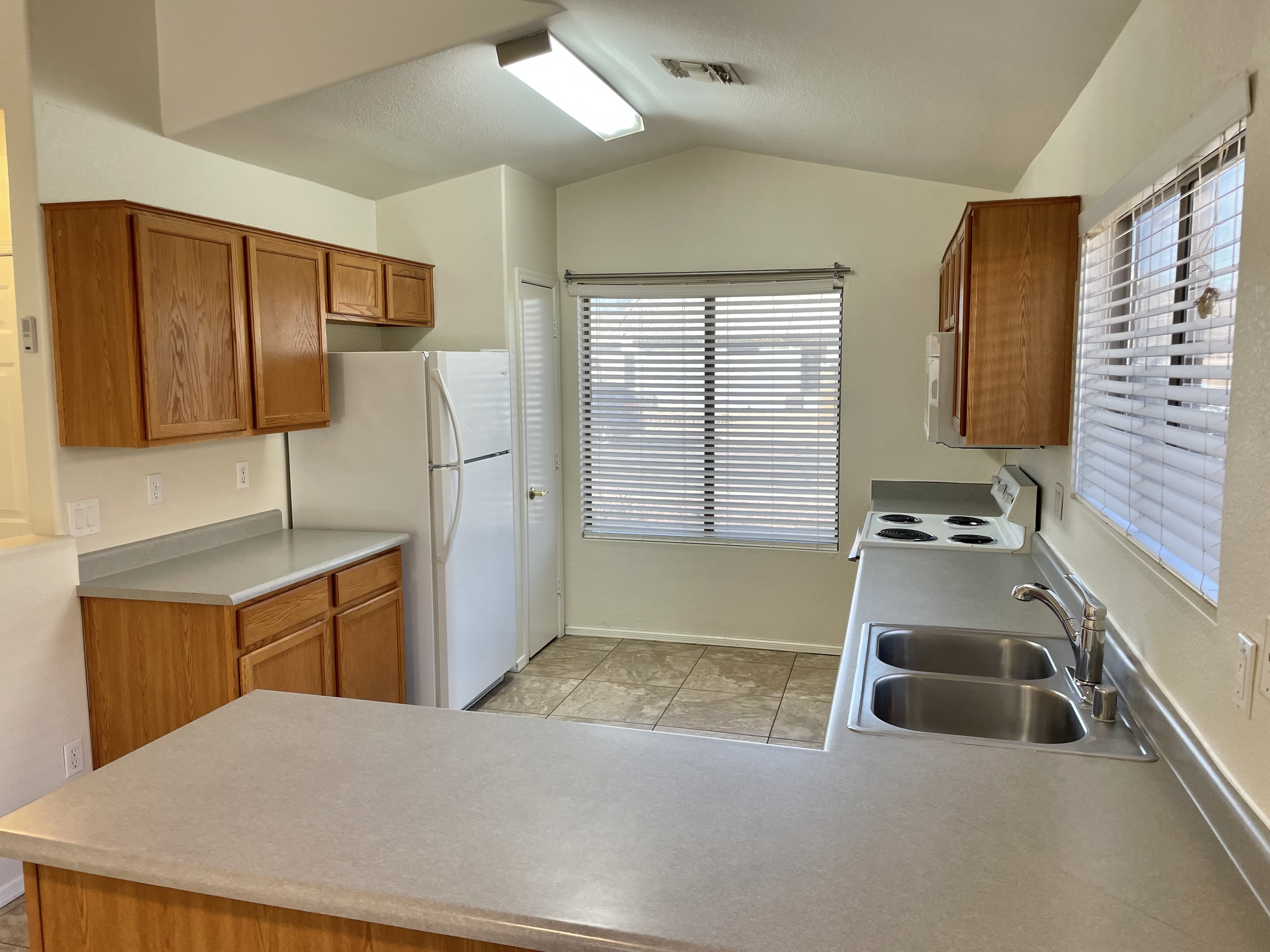 2505 N 114th Ave – photo 3