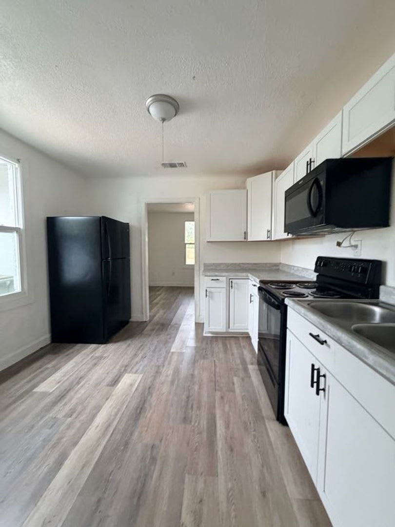 Completely Renovated 3 Bedroom, 1 Bath Home near Historic District in Leesburg – photo 5