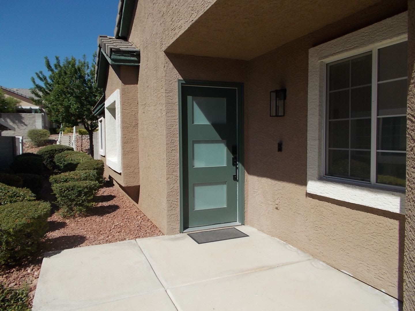 Move-in ready and designed for easy living, this gated community gem has it all! – photo 2