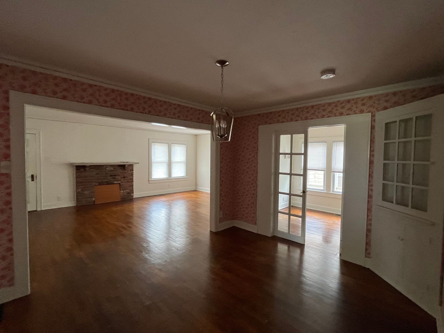 BRAND NEW top of the line renovation throughout. 4 bed/3 bath close to campus! – photo 2