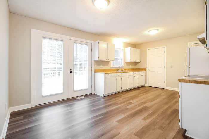 242 Pearson Road – photo 4