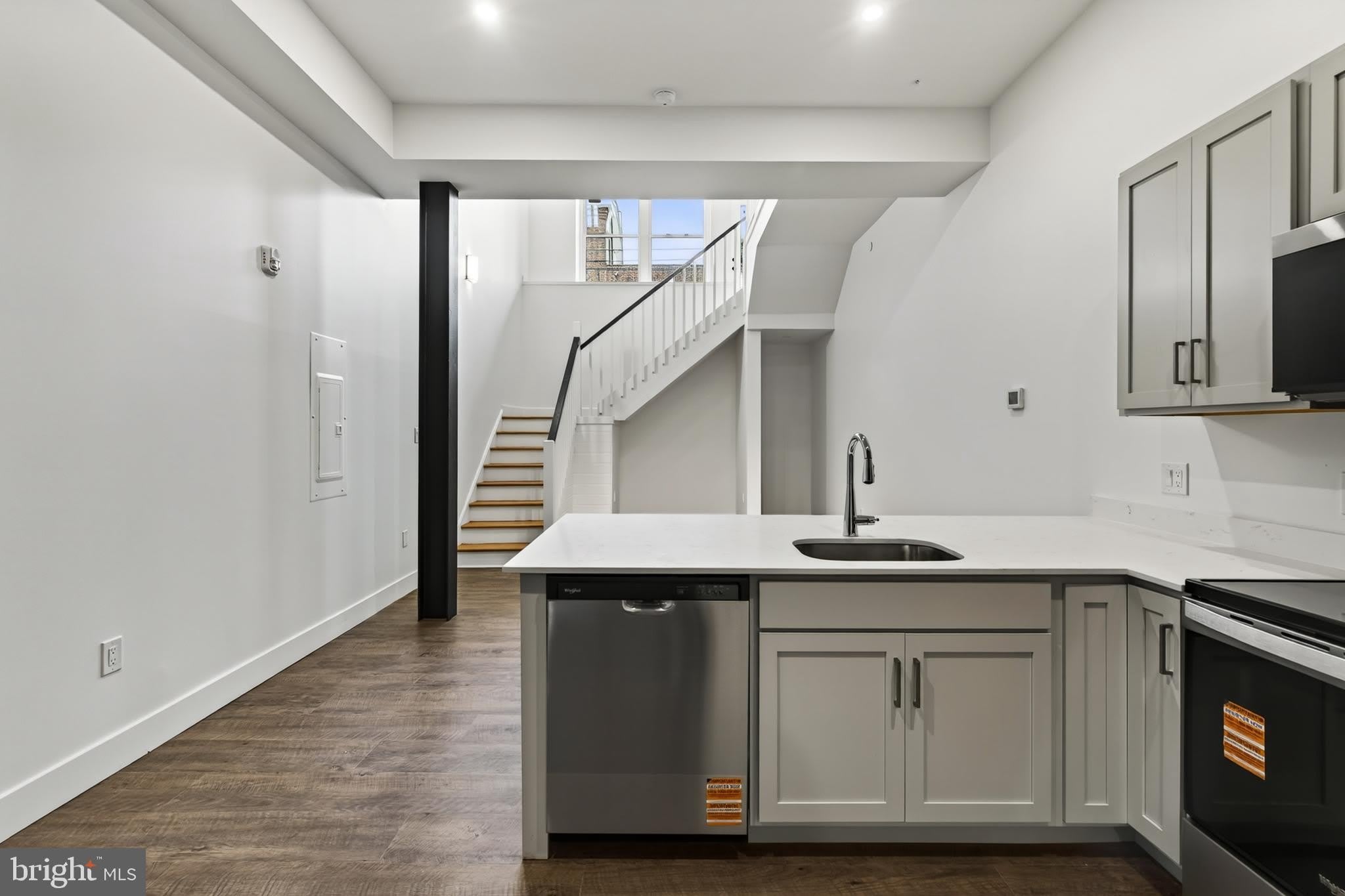 123 S MAIN Street – photo 4