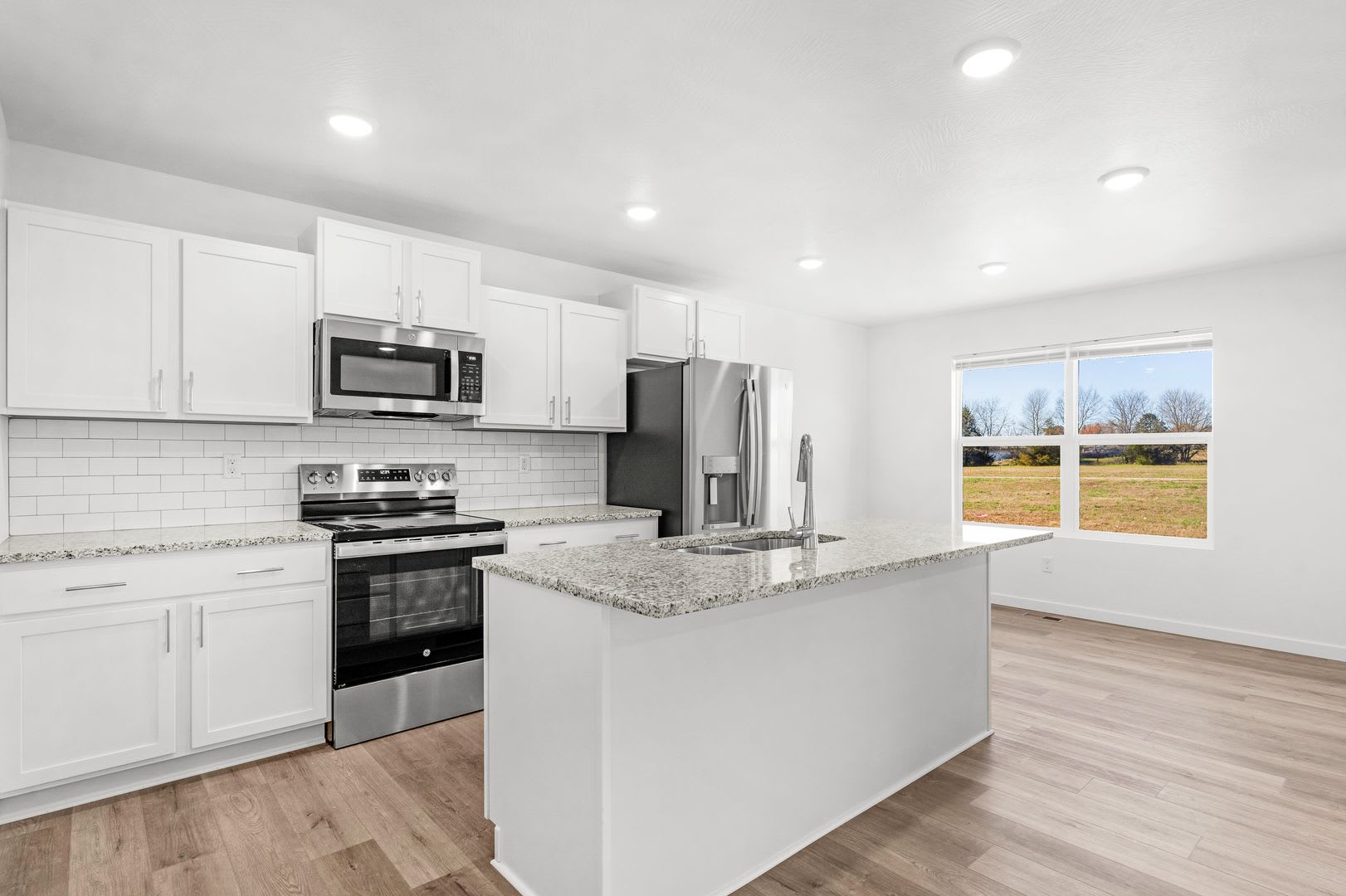 Nearly NEW home in Willard! – photo 2