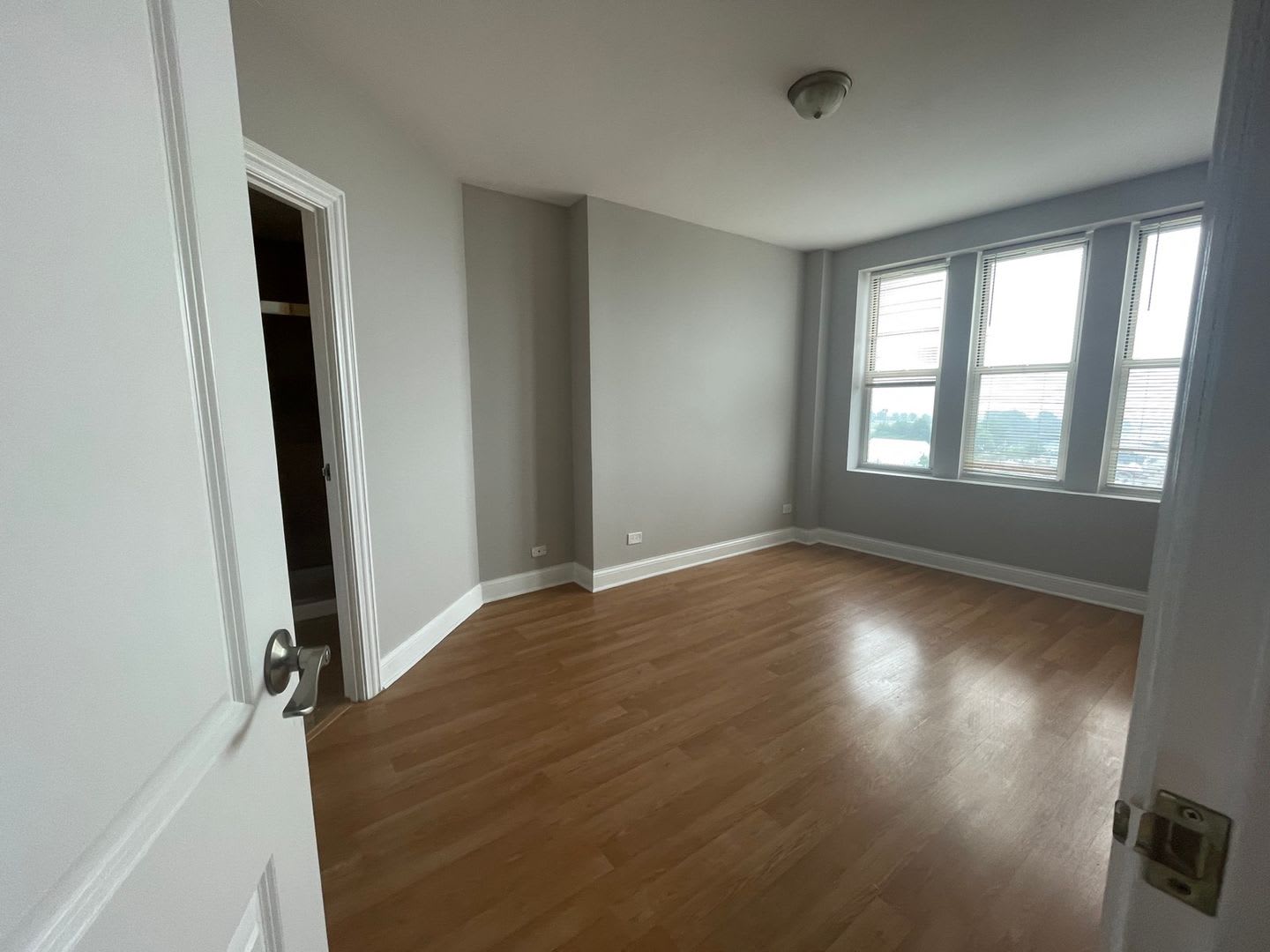 10 N Sheridan Rd – photo 2