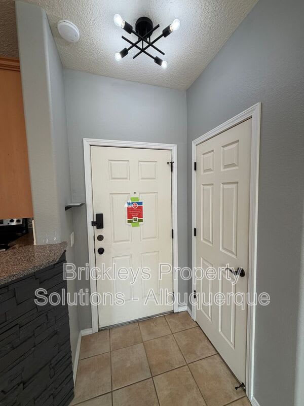601 Menaul Blvd Ne – photo 4