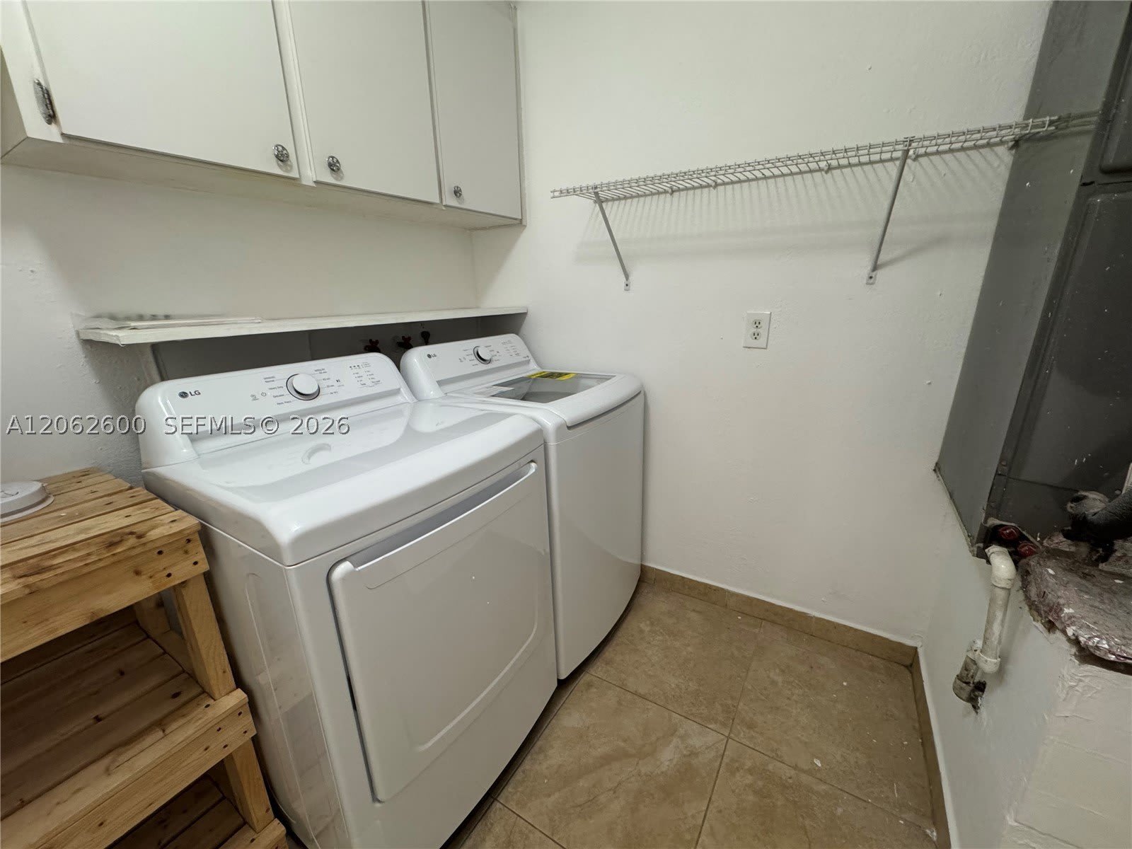 717 NE 10th Ave – photo 4