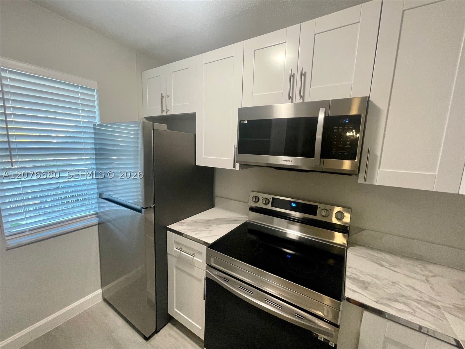 1077 SE 22nd Ave – photo 4