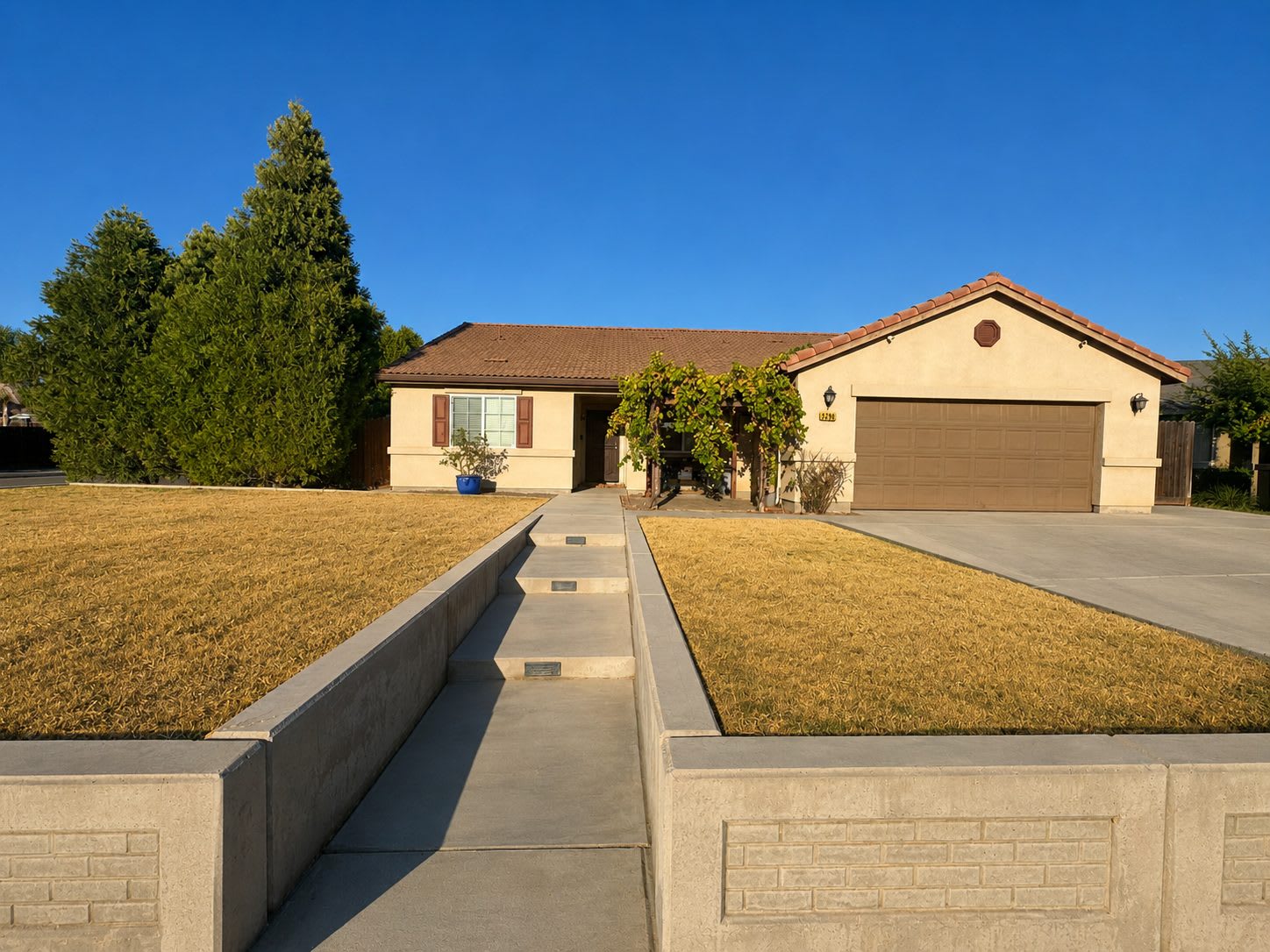 3290 North Vista Avenue – photo 1