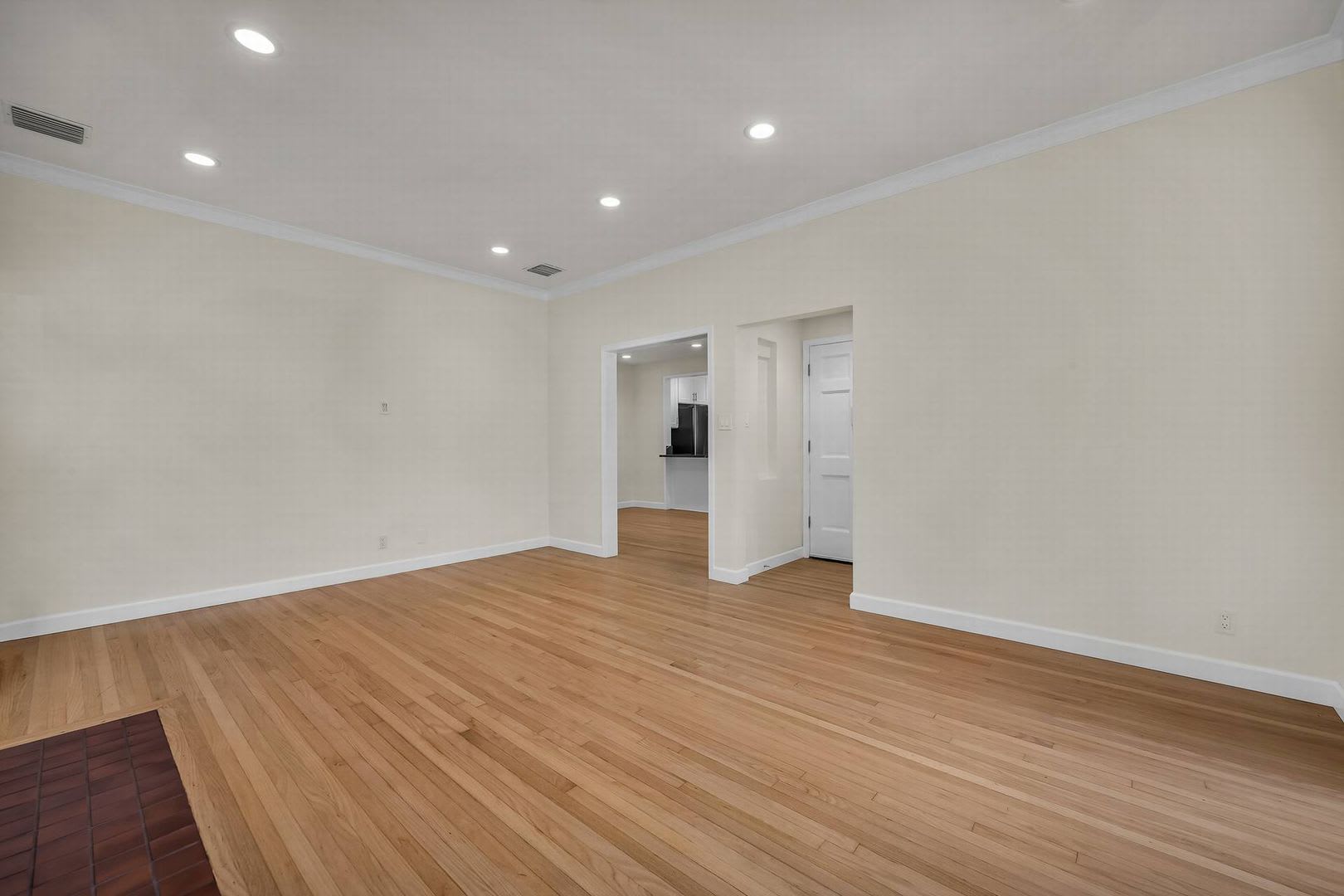 Stunning remodeled home in Silverlake!! – photo 4