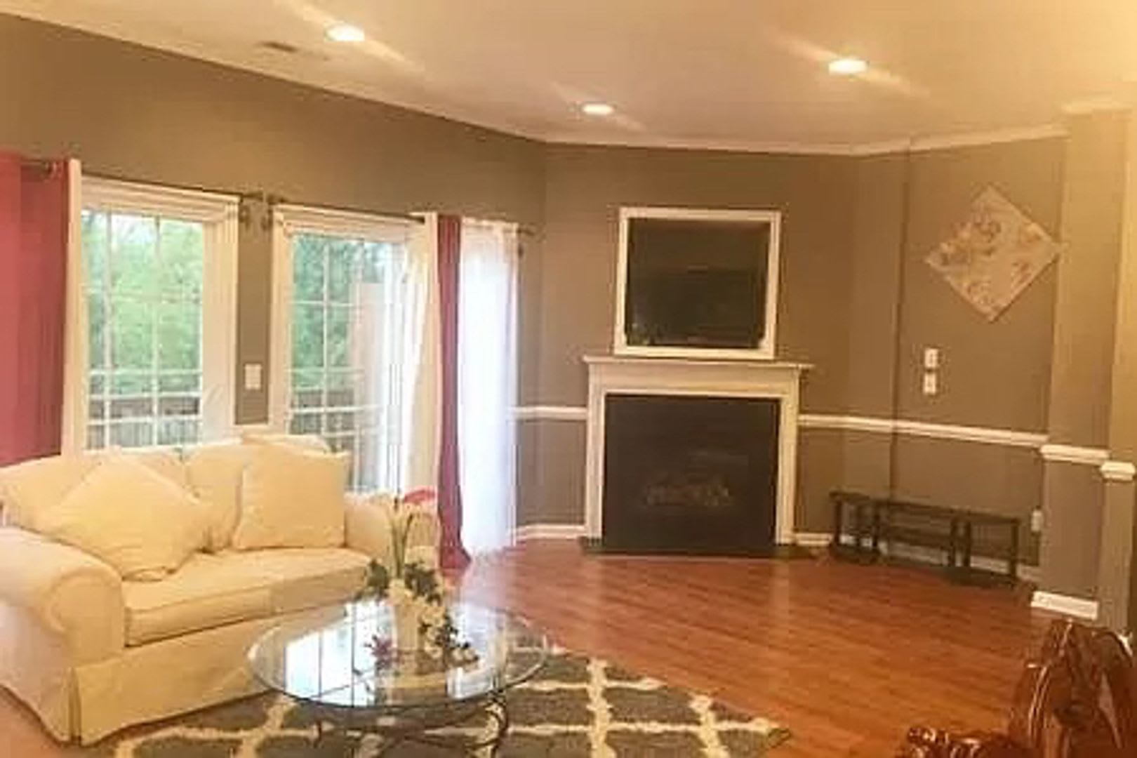 Room in 4 Bedroom Home at Linden Park Ln – photo 2