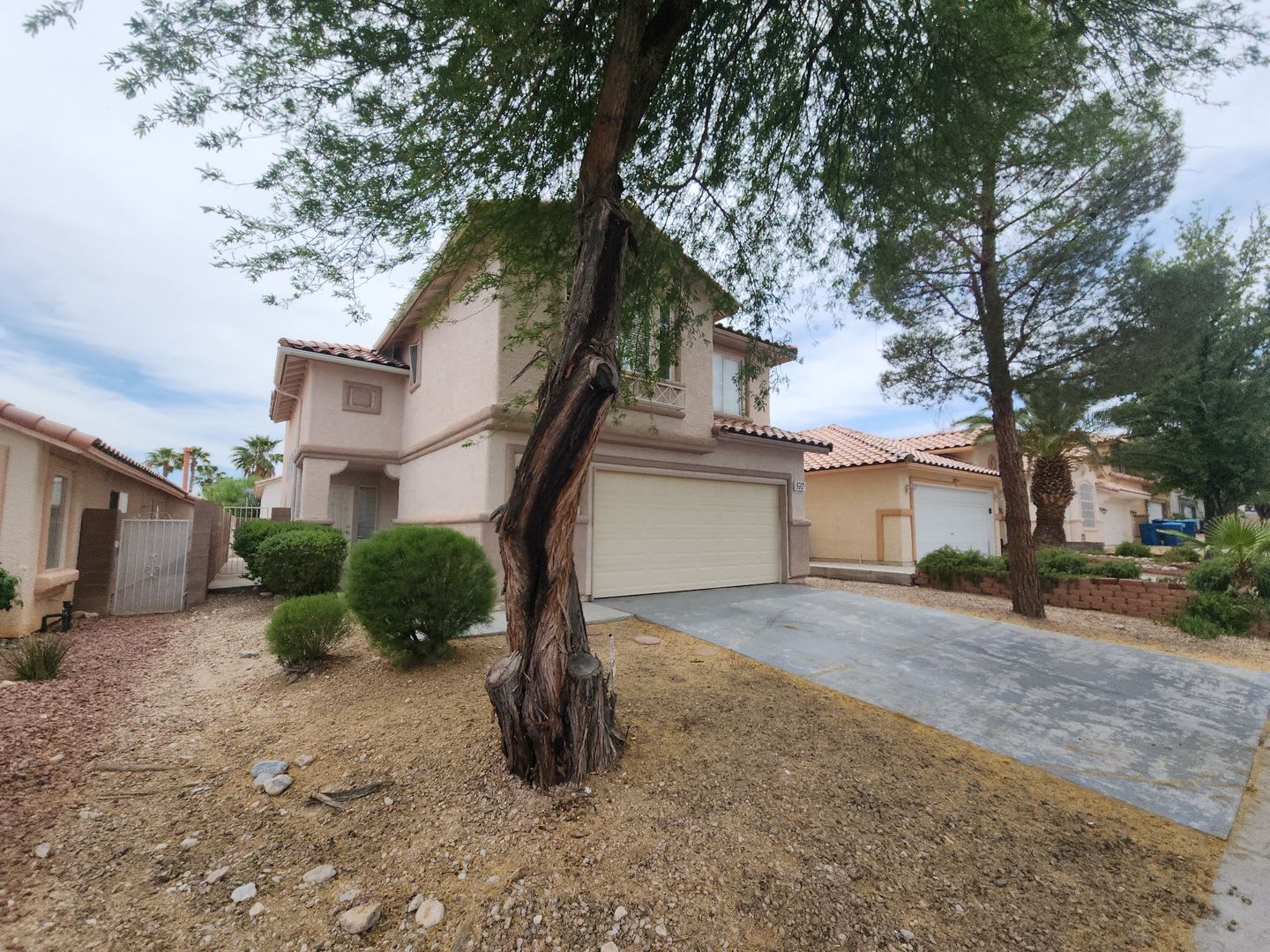 Two story in well established Las Vegas neighborhood – photo 3