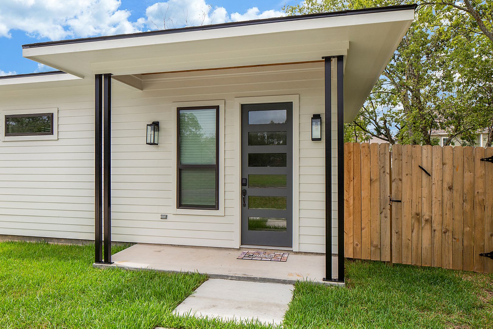 Available Now!! Gorgeous 1 Bed, 1 Bath in the Heart of College Station!! – photo 2