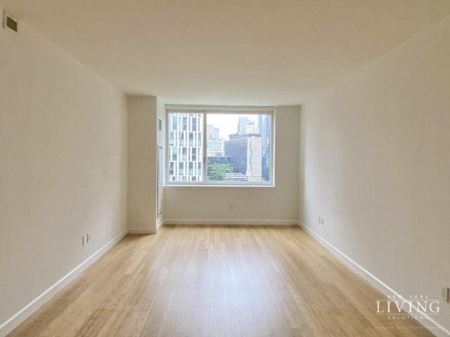 300 NORTH END AVE. – photo 5