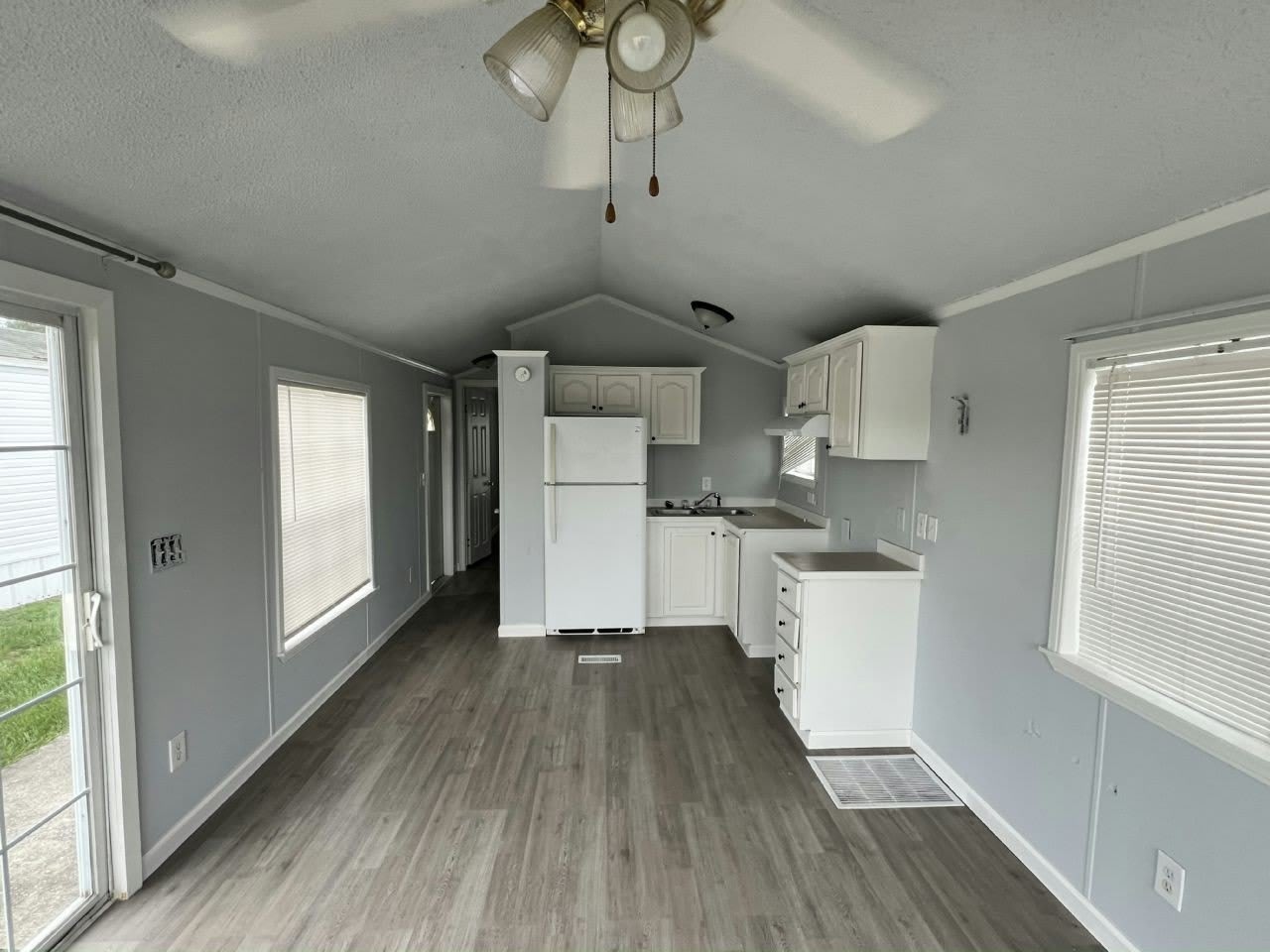 137 N Anoka Ave – photo 2