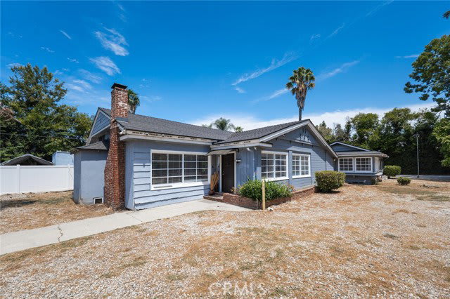 14151 Chandler Boulevard – photo 1