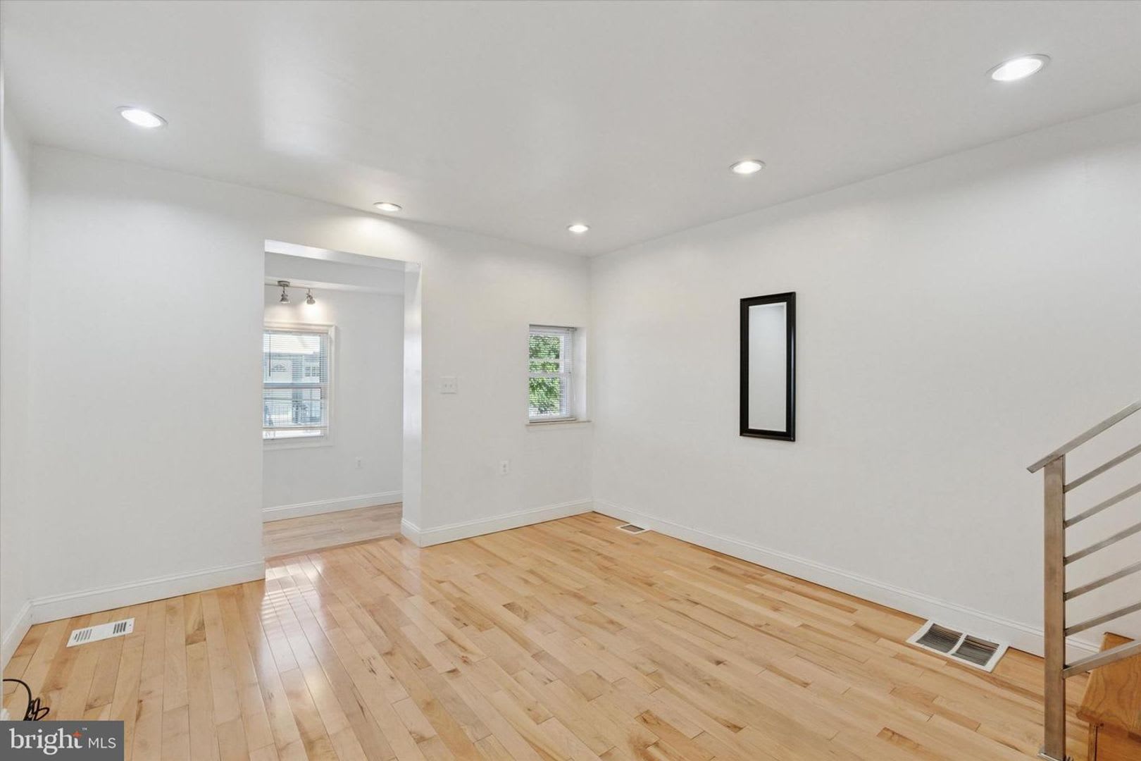 Updated 2BR Townhome with Dual Ensuite Baths, Hardwood Floors & Private Patio in Grays Ferry – photo 4
