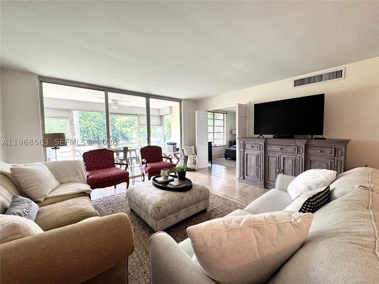 901 W Cypress Ln – photo 3