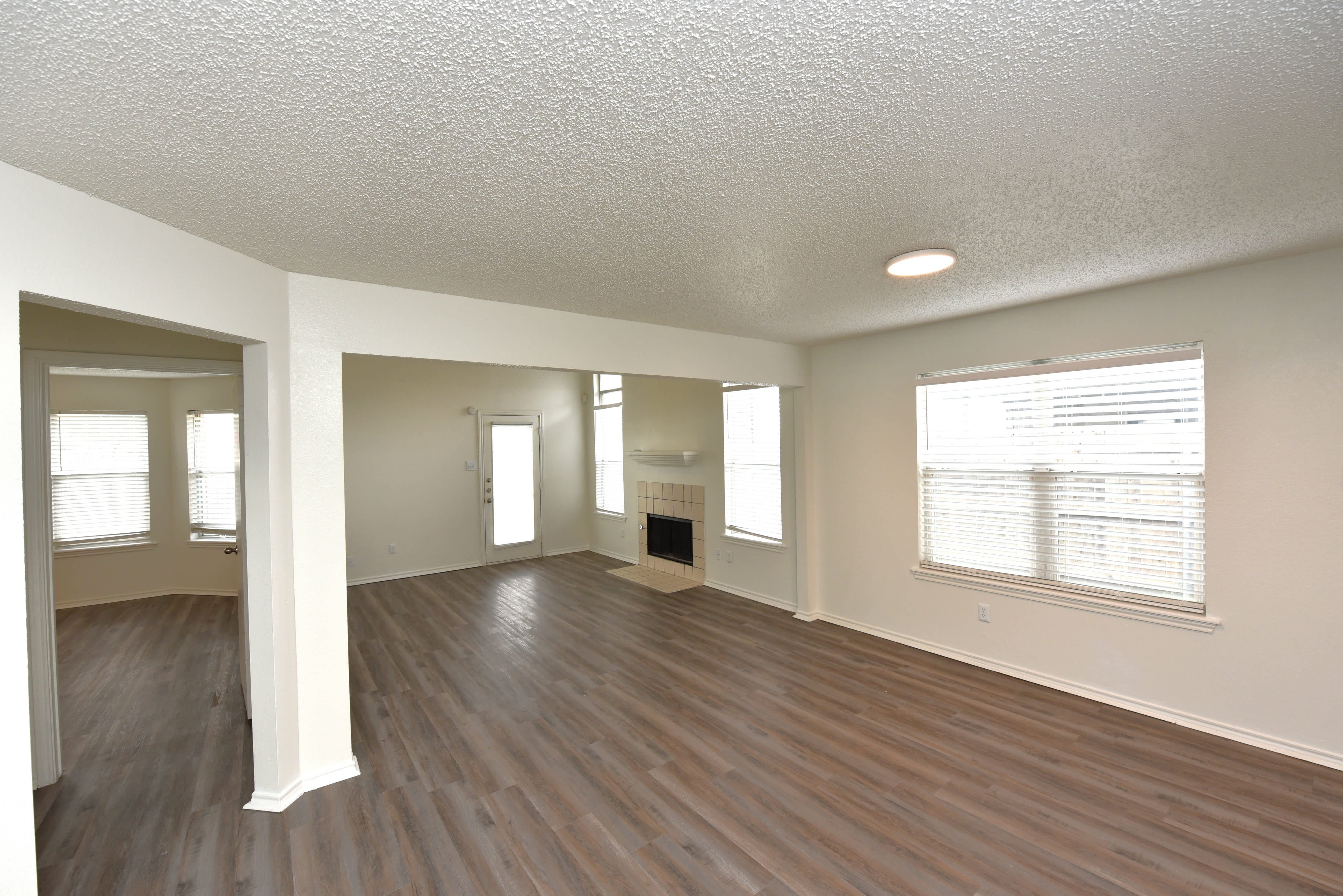 Yorkshire Village Apartments – photo 2