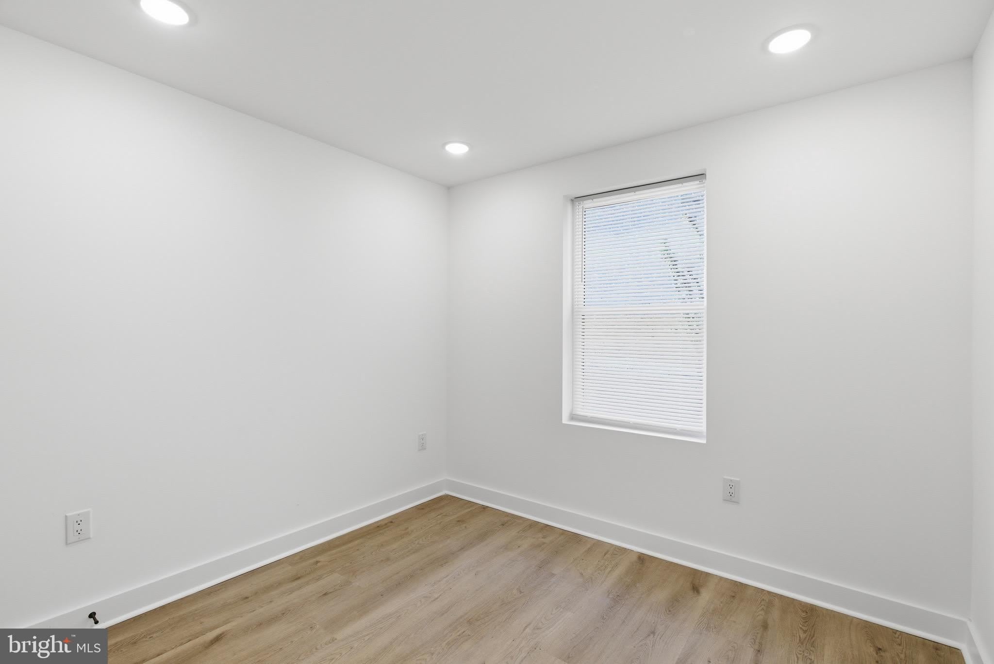 630 W CUMBERLAND Street – photo 4