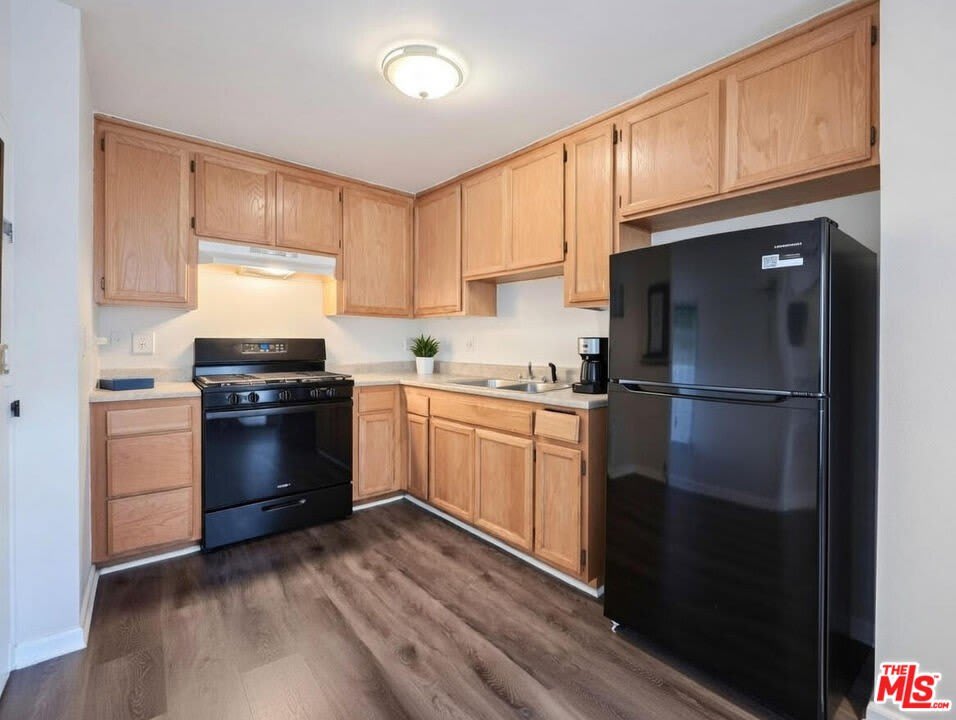 1208 W Adams Blvd – photo 2