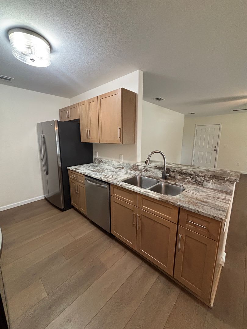 1379 Stratford – photo 4