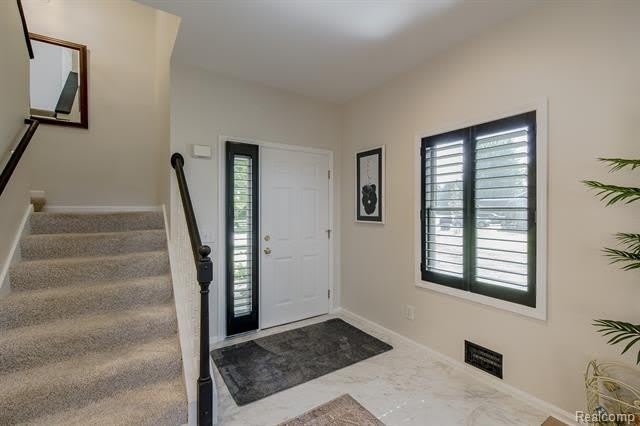300 Stratford Lane – photo 4