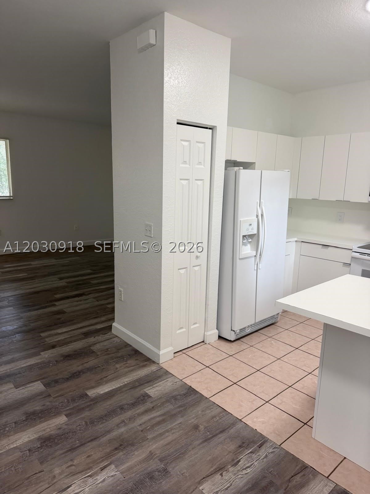 374 NE 27th Ave – photo 3