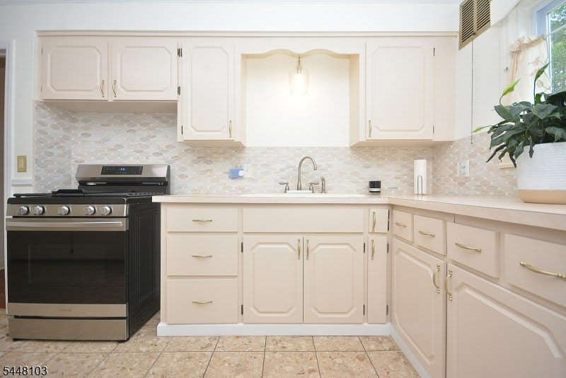 765 W 7Th St – photo 4