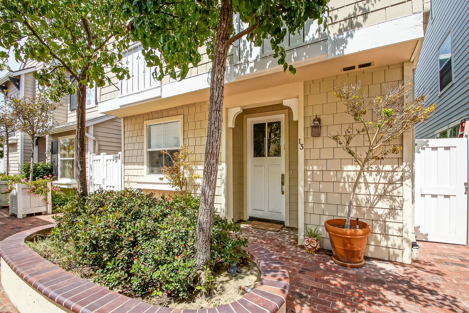 Beautiful Bright Airy 3Br2 5Ba Townhome On The Western Most Corner End Of The Exclusive 1800 Pch Community Above Restaurants Storefronts Just A Few Blocks To Hollywood Riviera Beach – photo 3