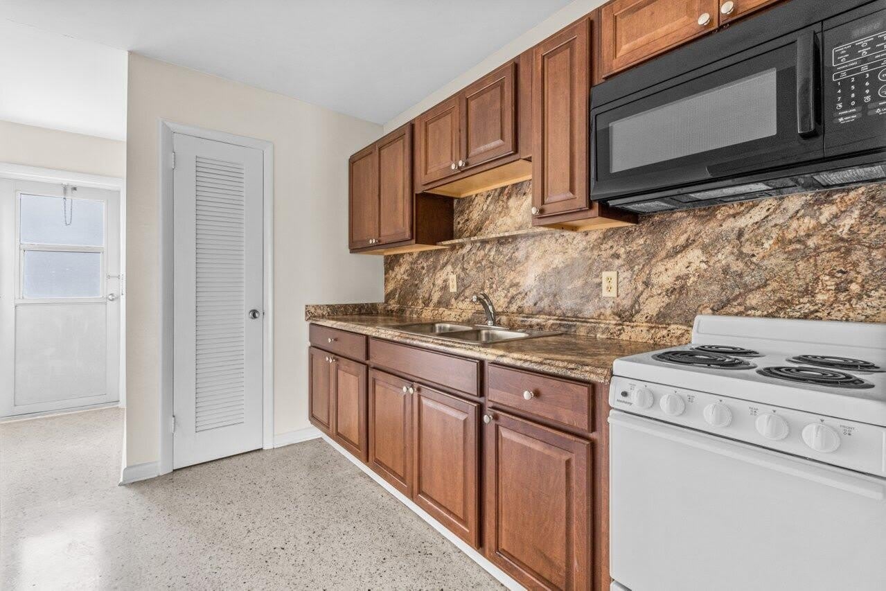 751 Hummingbird Way – photo 3