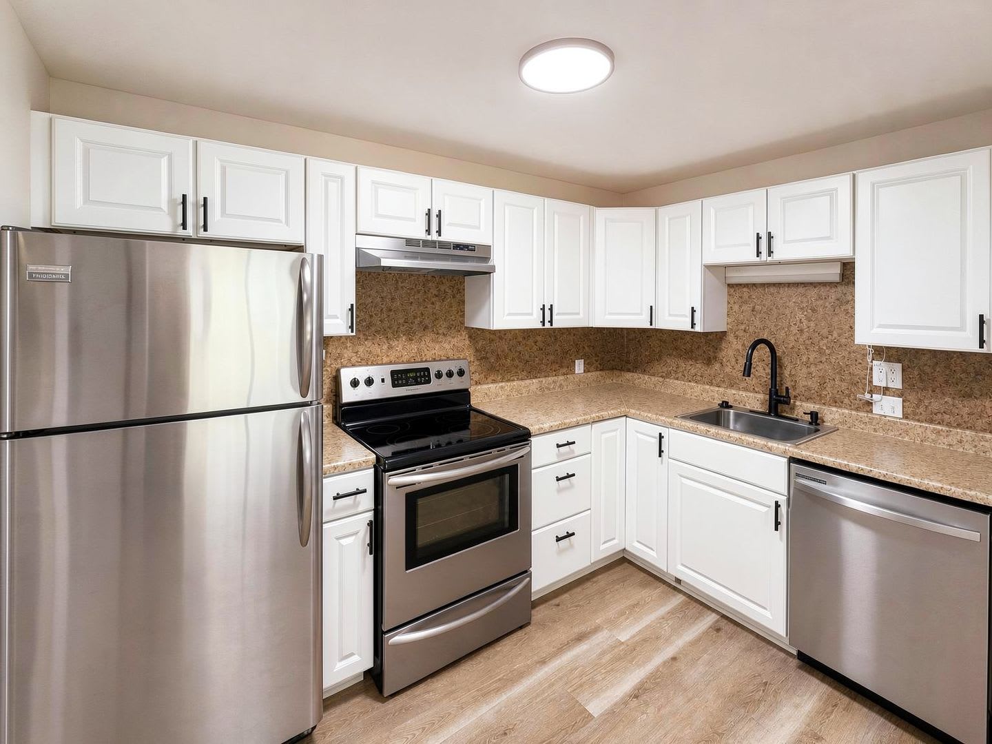 Welcome To 440 North Ave Unit 138 Haverhill Ma 01830 A Beautifully Updated 2 Bedroom 1 Bath Condominium Offering Modern Finishes Outstanding Community Amenities And Electric Heat Hot Water Included – photo 4