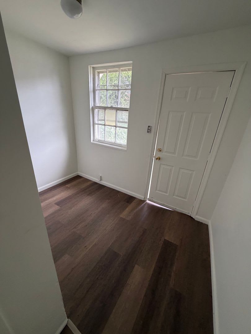 Renovated 4 Bedroom Home With Private Backyard Section 8 Applicants Accepted – photo 5