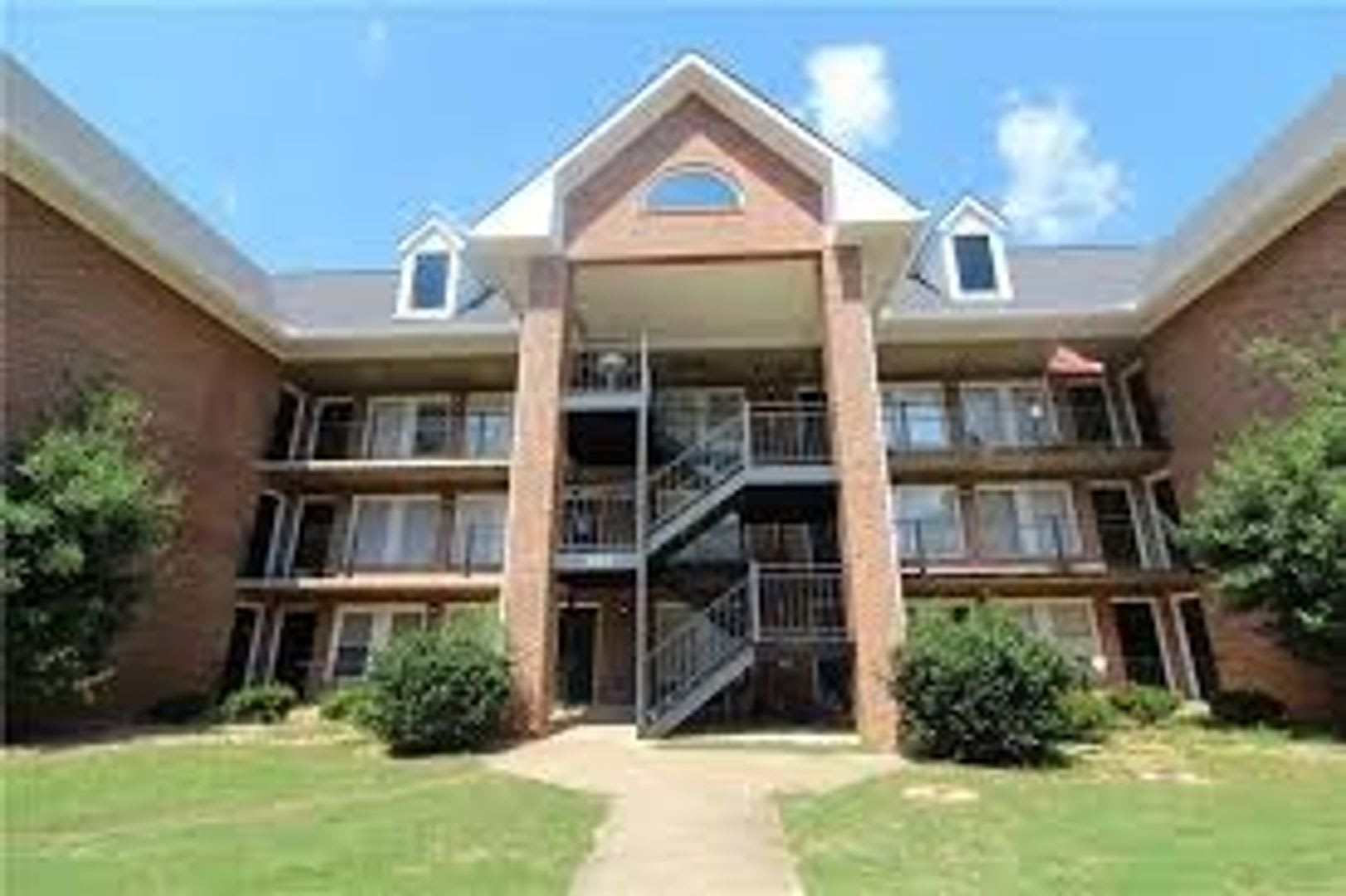 Deerfield Condominiums – photo 1