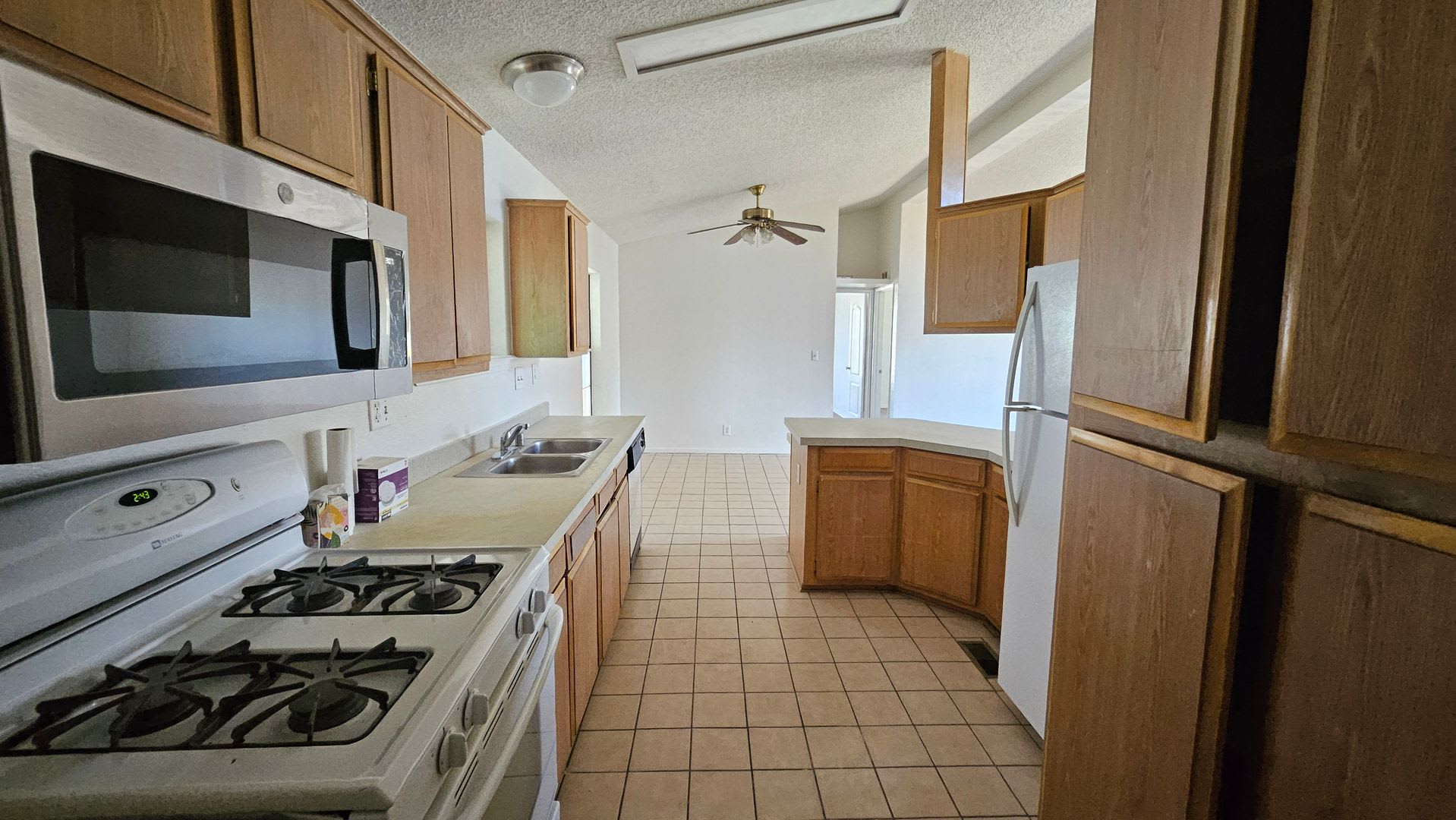 Spacious 3 Bedroom 2 Bath Mobile Home In California City Comfortable Living With Great Community Amenities – photo 5